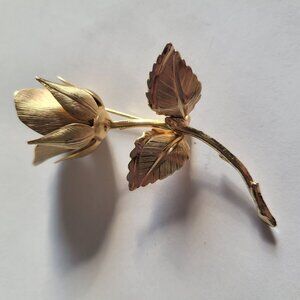 Gold Tone Rose Brooch Pin With Detailed Petals & Leaves Design